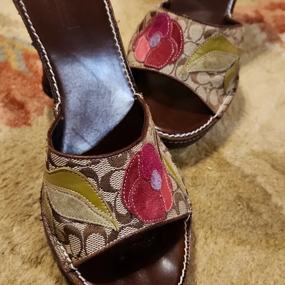 COACH Katalina, brown leather sandal, size 7. - Picture 9 of 11